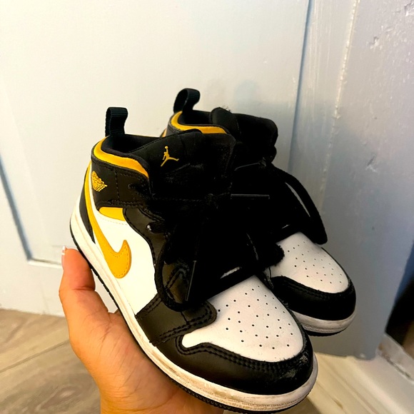 Nike Shoes Blanck White And Yellow Poshmark